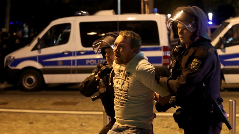 Po zabójstwie 35-letniego Niemca przez imigranta, w kraju zrobiło się gorąco