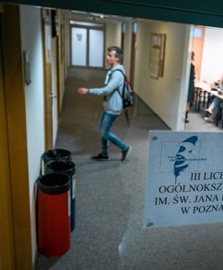 W Poznaniu przenieśli szkołę do centrum handlowego. Przez fatalny stan budynku