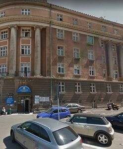 Poznań. Szpital wypuścił 70-letnią kobietę w samej piżamie. Pieszo szła do domu