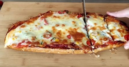Kanapki odchodzą do lamusa. Rozwałkuj chleb i ułóż ulubione dodatki