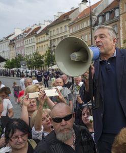 Frasyniuk, Janda, Ostaszewska w akcji. Protestują przeciwko kontrowersyjnej ustawie