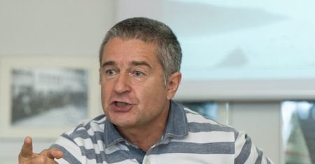 "Popchnął w ramach obrony koniecznej". Były sędzia TK o zarzutach wobec Frasyniuka