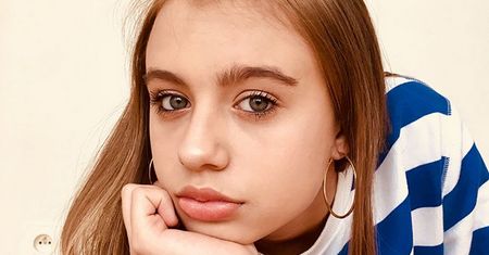 Oliwia Bieniuk pokazała zdjęcie w balowej sukience. "Za poważny strój dla tak pięknej i młodej osoby"