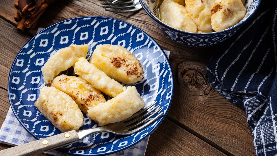 Kluski leniwe z masłem i bułką tartą 