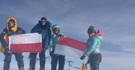 Alpinista znalazł aparat na szczycie góry na Alasce. Odszukał właściciela - to Polak