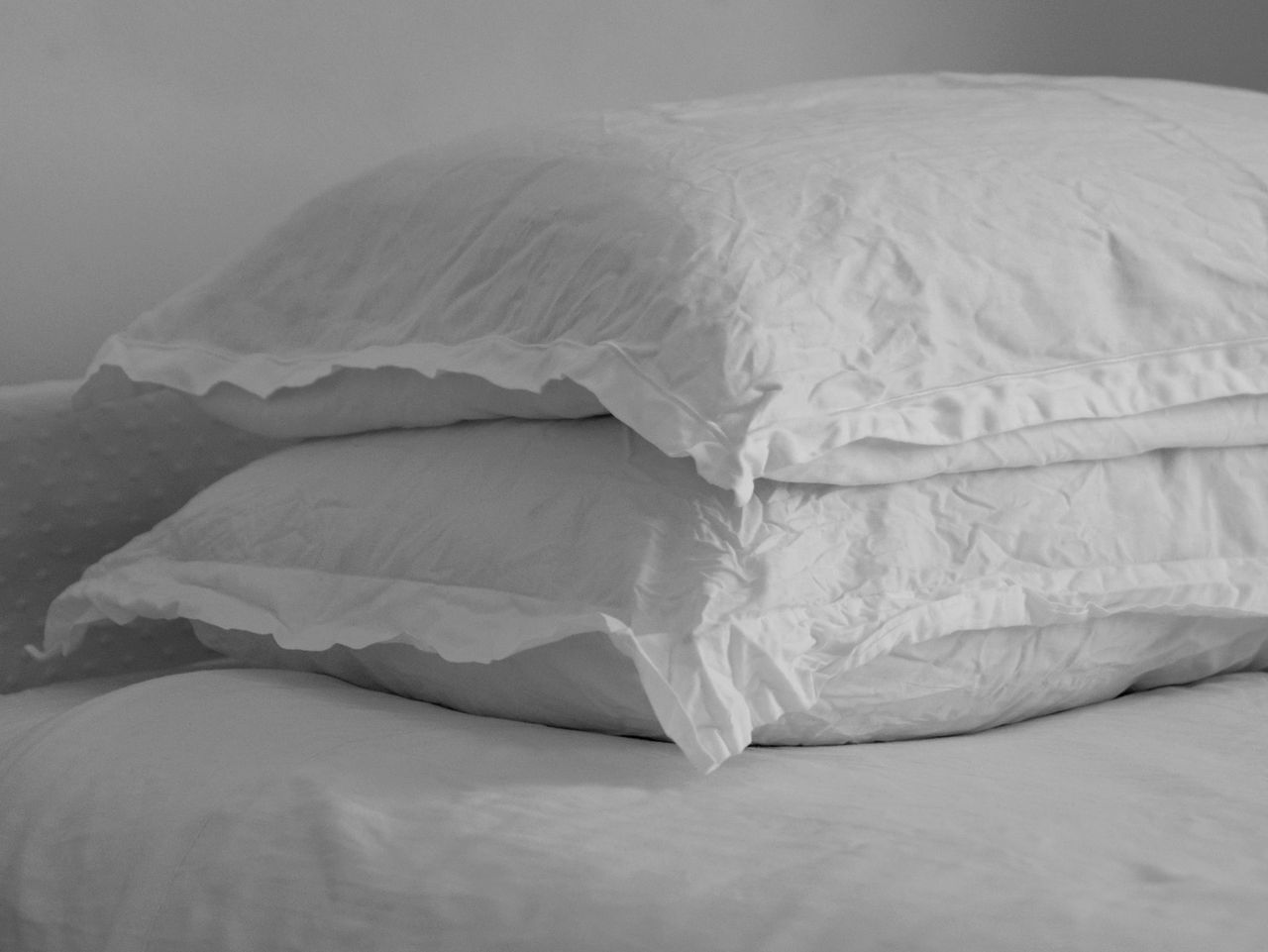 Jak odświeżyć poduszki bez prania, fot. Unsplash
