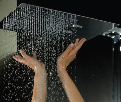 Prysznic z deszczownicą - kąpiel w strugach deszczu