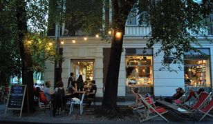 Zauroczył ją nieznajomy z kawiarni, ale nieśmiałość wygrała. Teraz prosi o pomoc