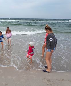 Pogoda nie dopisuje. Jak znoszą ją odpoczywający nad morzem Polacy?