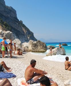 Turyści próbowali wywieźć piasek z plaży. Na lotnisku nie miano dla nich litości
