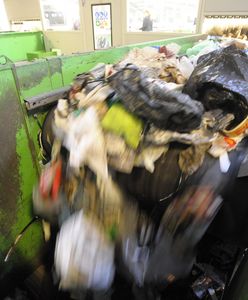 Płońsk. Zwłoki noworodka w sortowni. Są wstępne wyniki sekcji zwłok