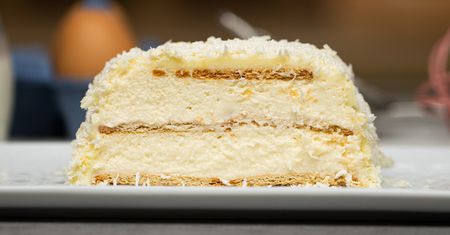 Ciasto Raffaello bez pieczenia z herbatnikami. Prosty i szybki przepis