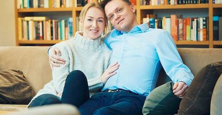 Szymon Hołownia z żoną pochwalili się, jak mieszkają. Jest bardzo przytulnie. I jeszcze ta cudna okolica