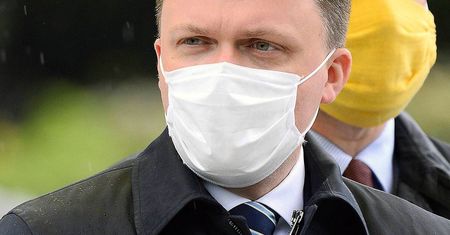 Hołownia pochwalił się zdjęciem ze spaceru, w komentarzach wybuchła dyskusja. Poszło o jeden drobny szczegół
