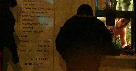 Zabarykadował się nago w kwiaciarni, groził samobójstwem
