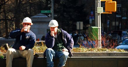 Fala zwolnień grupowych hamuje