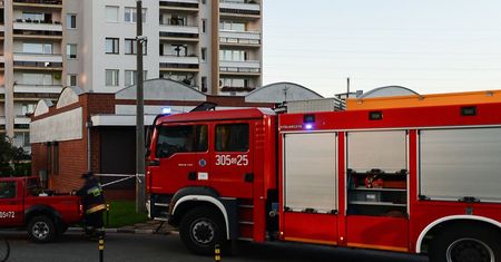 2-latka zamknęła mamę na balkonie we Włodawie. Pomogli dopiero strażacy