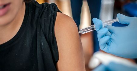 GIS: trwają prace nad regulacjami dotyczącymi szczepień dla cudzoziemców