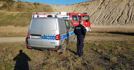 Zmarł nastolatek przysypany na terenie żwirowni koło Pucka