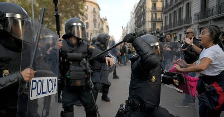Barcelona. Brutalne starcia. Rannych prawie 600 osób
