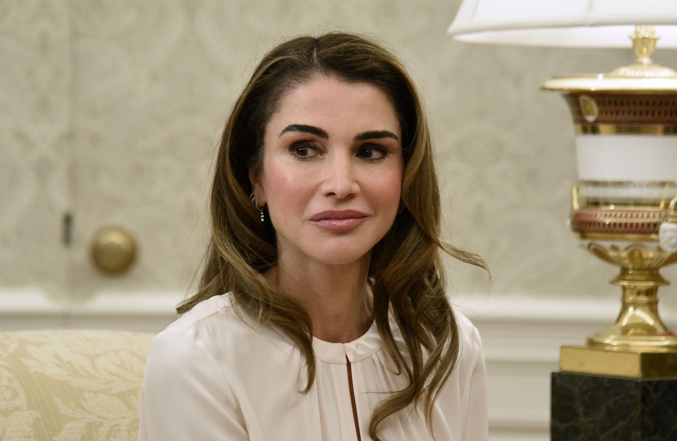 Rania, królowa Jordanii, pojawiła się na okładce marcowego numeru magazynu "Harper's Bazaar"
