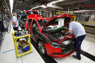 Niemcy i Francuzi przenoszą produkcję do Polski. Gospodarka rośnie nie tylko na 500+