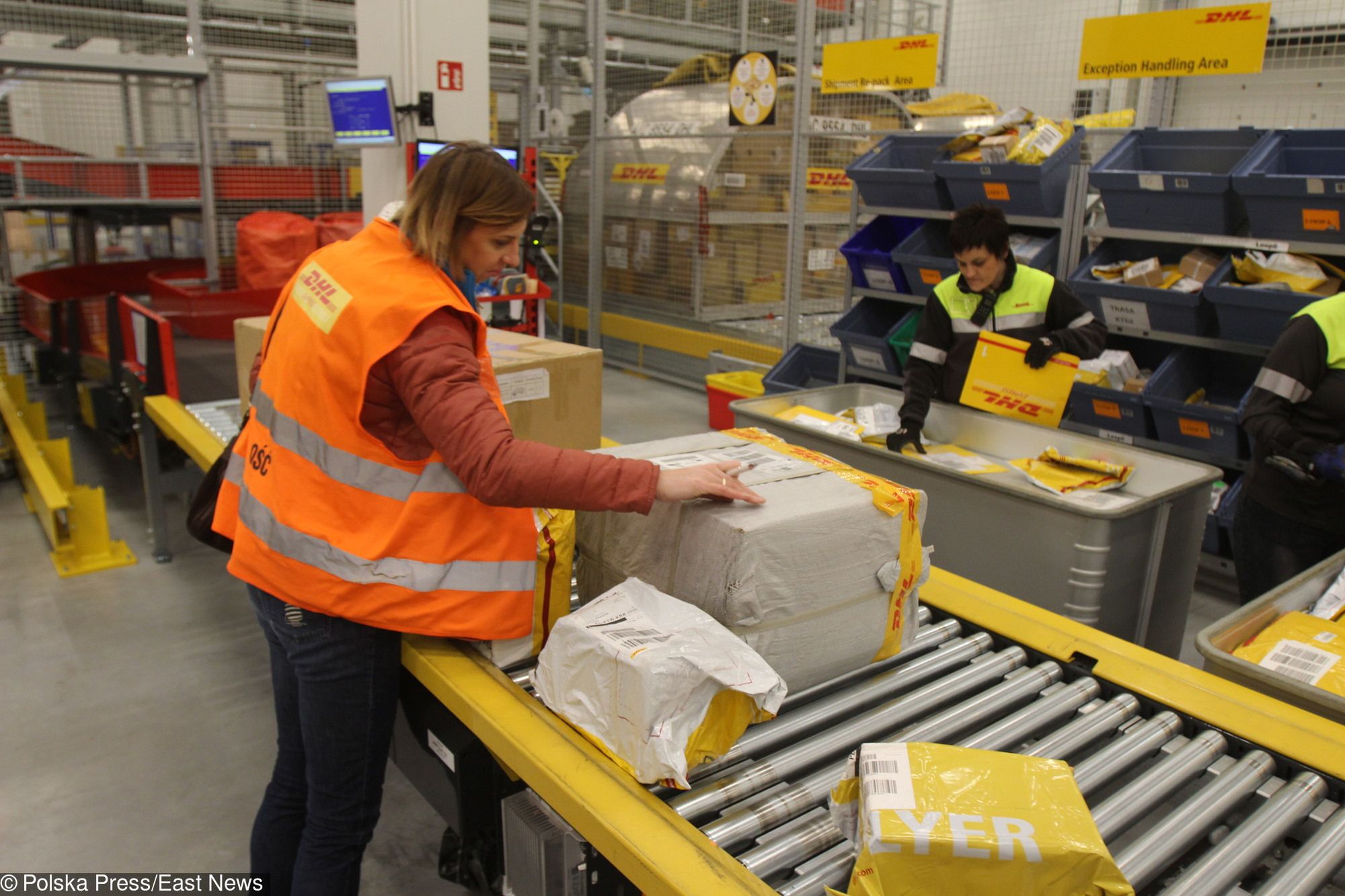 DHL działa również w Polsce. Na zdjęciu sortowanie paczek w Pyrzowicach