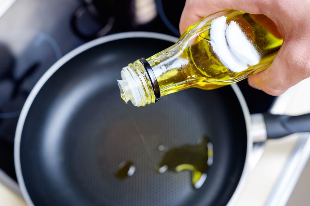 Jaki olej do smażenia wybrać? Olej kokosowy, rzepakowy czy oliwę z oliwek?