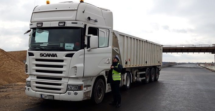 Szef firmy transportowej miał tylko kat. B. Od lat tak jeździł ciężarówką