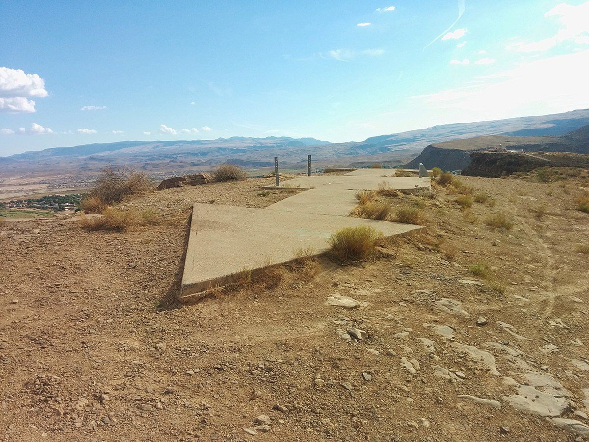 Strzała z betonu na pustyni w Utah