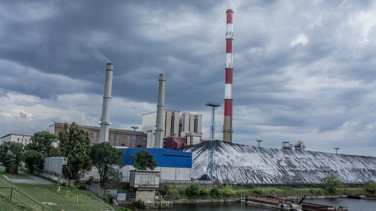 Ciepłownie w miastach - jak ta na warszawskim Żeraniu - są w lepszej sytuacji finansowej niż ciepłownie w małych powiatach