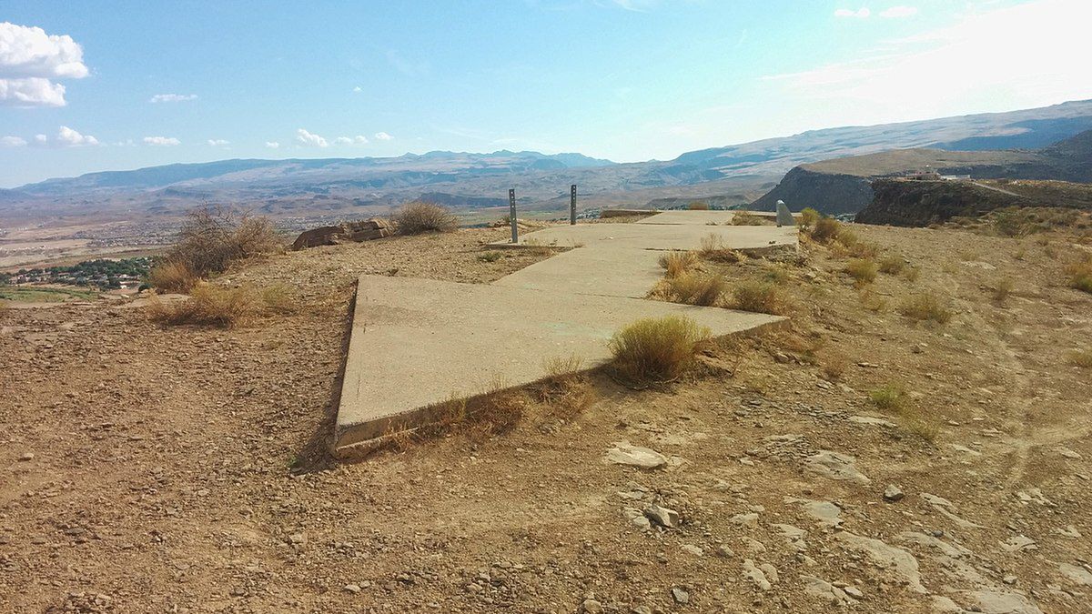 Strzała z betonu na pustyni w Utah