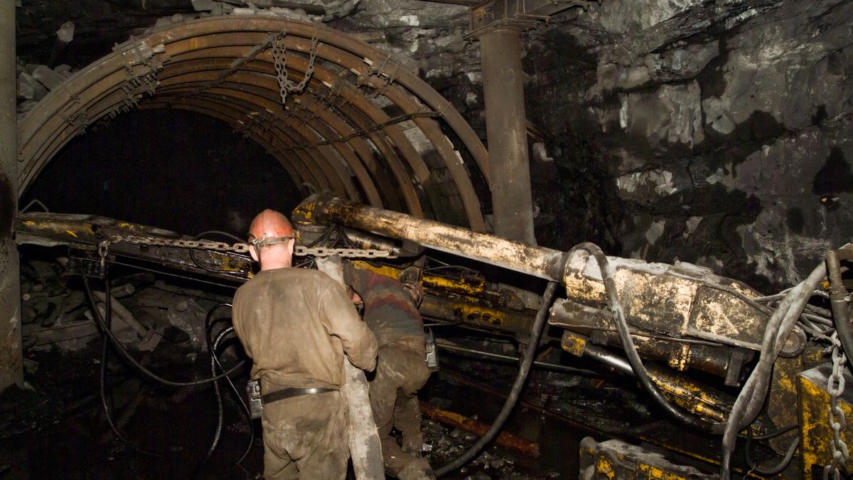 Sąd uznał, że za zebrania przed pracą i składania raportów, należą się dodatkowe pieniądze.