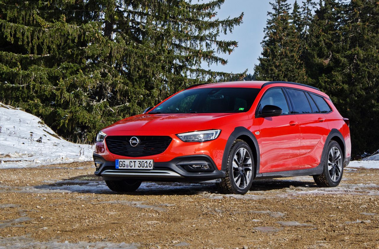 Pierwsza jazda Oplem Insignią Country Tourer. Czy takie auto może mieć sens?