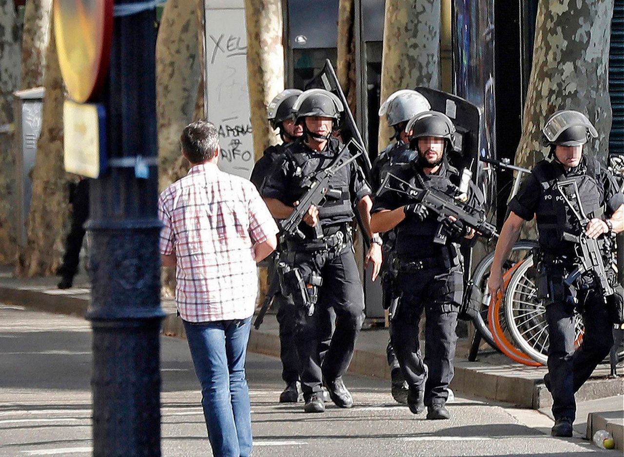 Tropieni terroryści uciekli do Francji? Hiszpanie ostrzegają