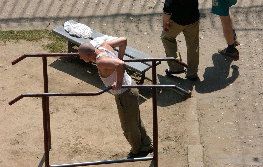 Umiesz grypsować? Sprawdź, czy poradziłbyś sobie w więzieniu