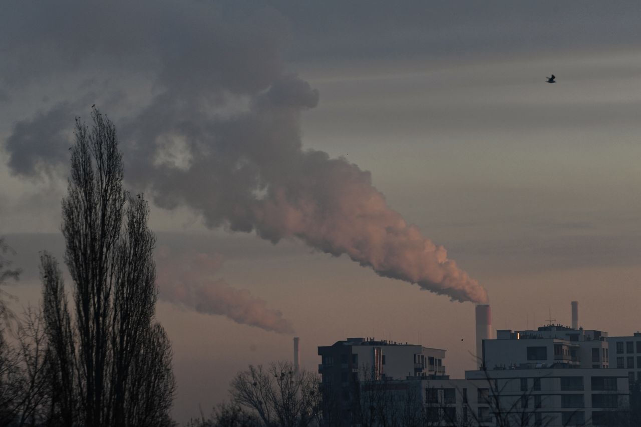 Awaria i pożar w elektrociepłowni Siekierki. Okoliczni mieszkańcy usłyszeli huk