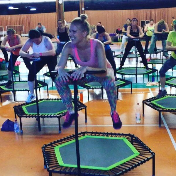 Efektywniejszy i... weselszy niż bieganie! Fitness na trampolinach to hit