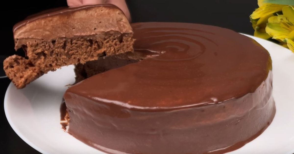 Deser czekoladowy bez pieczenia - Pyszności; Foto: kadr z materiału na kanale YouTube Zdrowo i smacznie