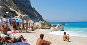 Turyści próbowali wywieźć piasek z plaży. Na lotnisku nie miano dla nich litości