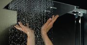 Prysznic z deszczownicą - kąpiel w strugach deszczu