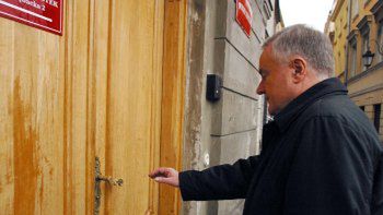 Jerzy Jaskiernia wchodzi do prokuratury