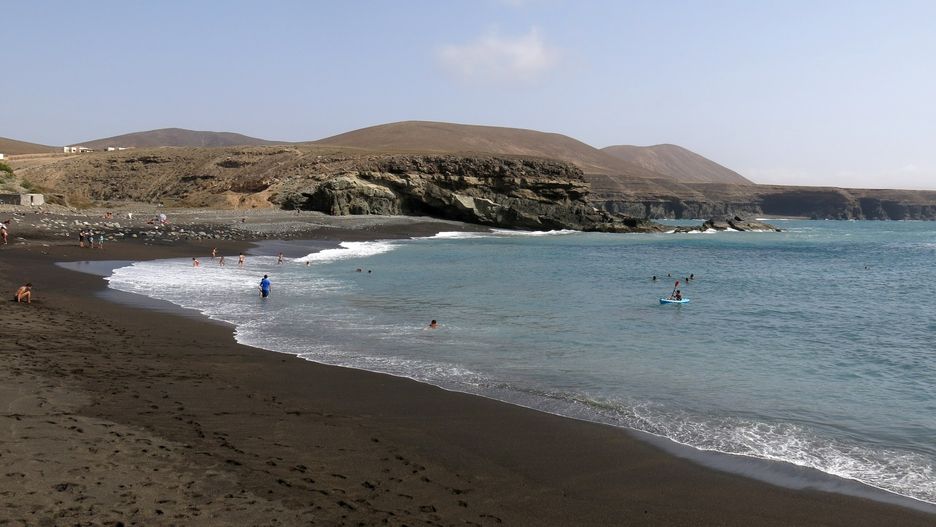 Każdego lata hiszpańskie plaży przyciągają fanów sportów wodnych