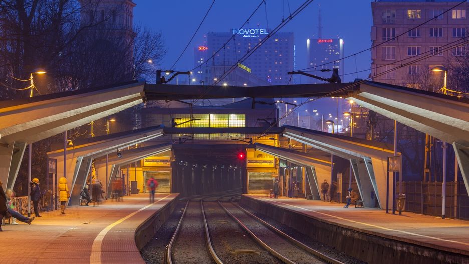 Stacja Warszawa Powiśle - widok na perony i wschodni wjazd do tunelu średnicowego