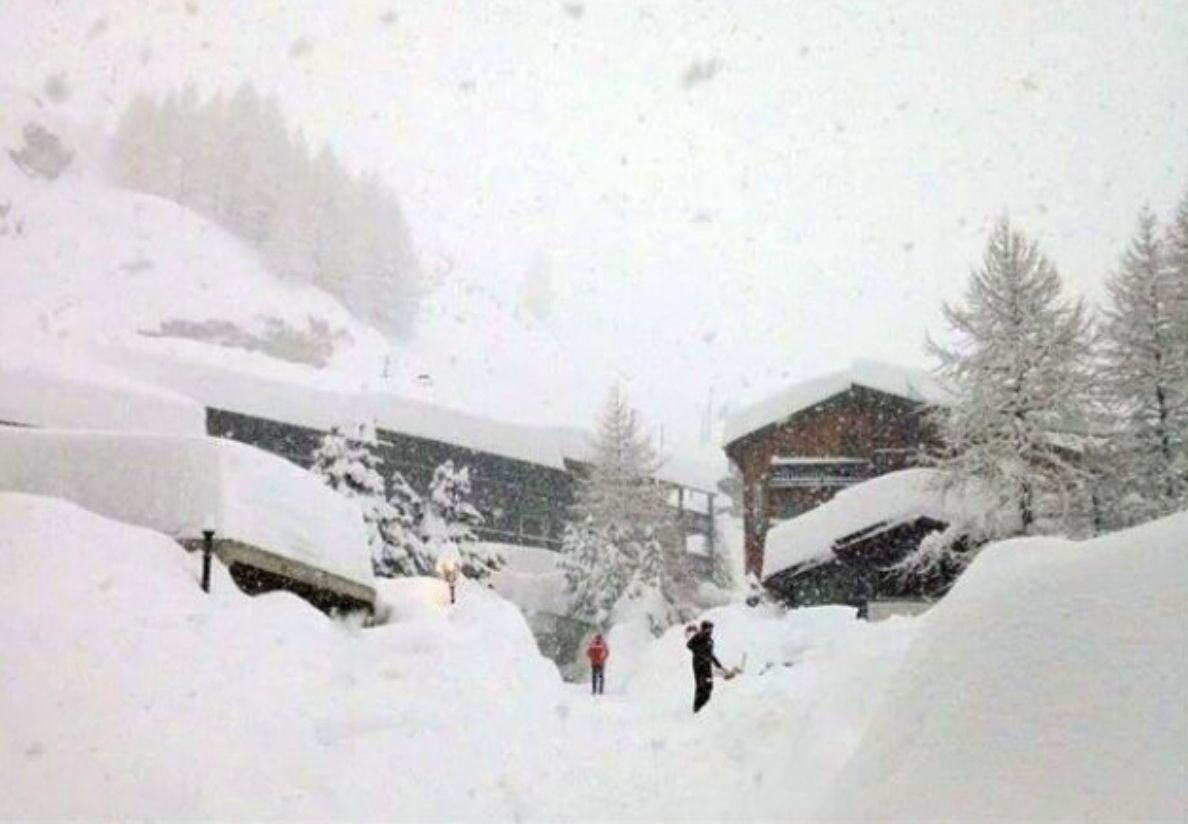 Fatalna sytuacja w Alpach. Tysiące turystów uwięzionych w kurortach