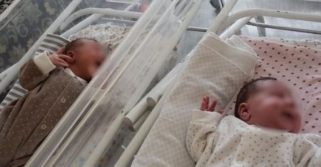 Niezwykły przypadek w Kazachstanie. Bliźniaki urodziły się w odstępie 2 miesięcy