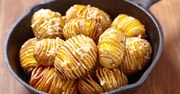Bajecznie smaczne ziemniaki Hasselback. Historia dania, które zawsze się udaje