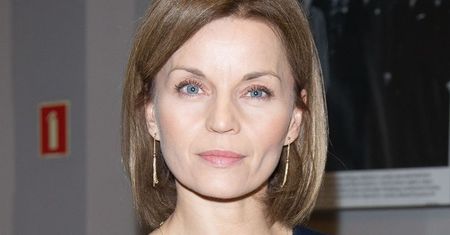 Małgorzata Foremniak stawia na klasykę w nowoczesnym wydaniu. Zestawiła półprzezroczystą bluzkę i ołówkową spódnicą [zdjęcia]
