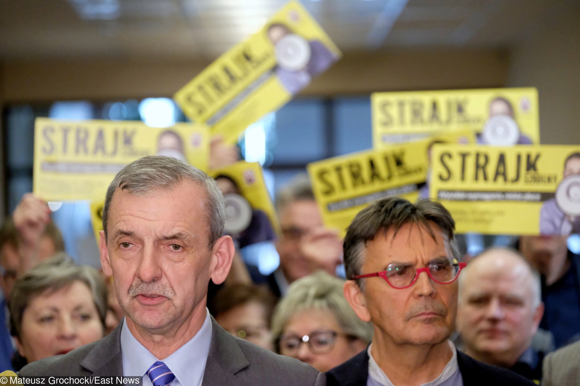 Komitet strajkowy do 10 rano zebrał ponad 400 tys. zł wpłat na wypłatę pensji dla nauczycieli