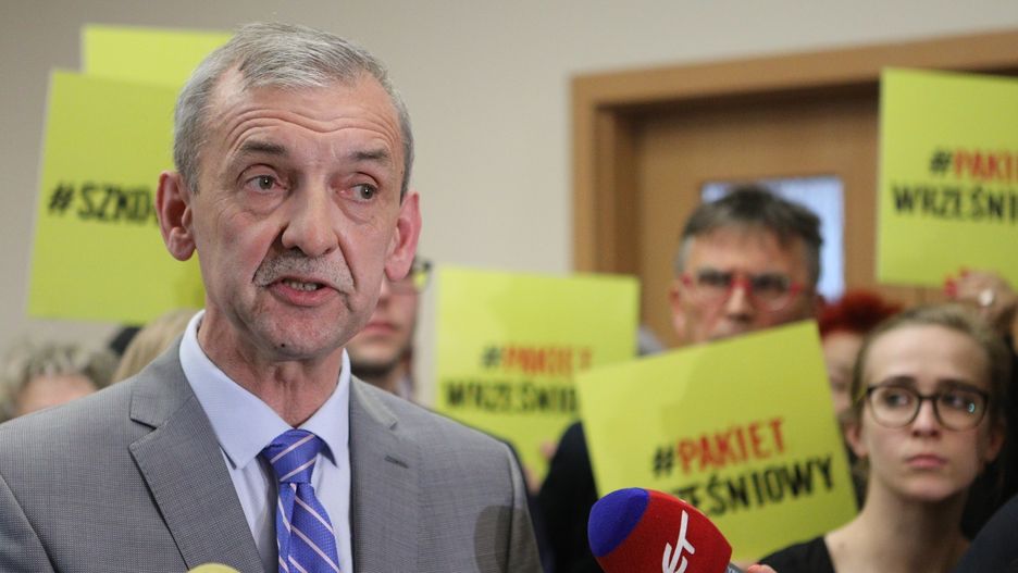 Przewodniczący ZNP Sławomir Broniarz ubolewa nad przeprowadzoną przez rząd reformą oświaty